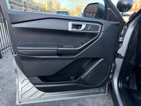Used 2023 Ford Explorer AWD image 32