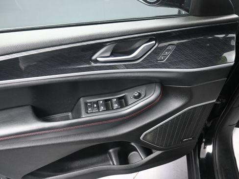 Used 2022 Jeep Grand Cherokee Trailhawk AWD/4WD image 17