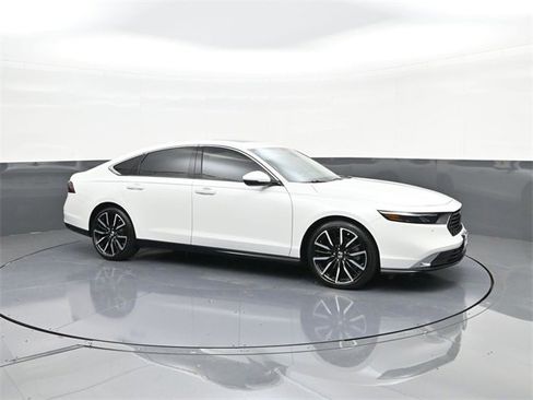 Used 2024 Honda Accord Touring image 17