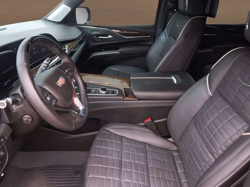 Certified 2023 Cadillac Escalade ESV Sport Platinum AWD/4WD image 9