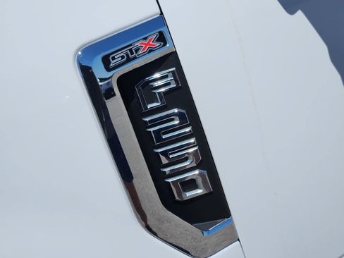 Used 2022 Ford F250 XL w/ STX Appearance Package AWD/4WD image 12