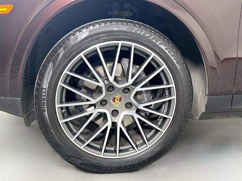 Certified 2019 Porsche Cayenne image 11