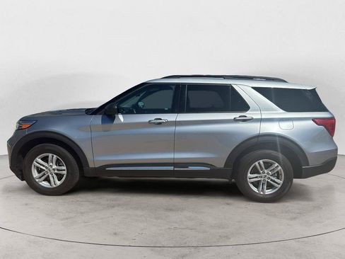 Used 2024 Ford Explorer XLT w/ Equipment Group 202A AWD/4WD image 7