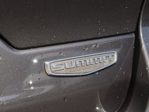 Used 2022 Jeep Grand Cherokee Summit AWD/4WD image 9