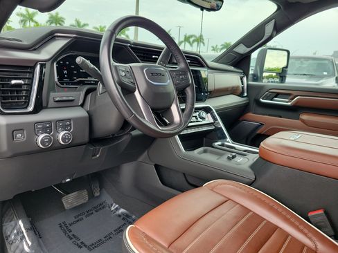 Used 2025 GMC Sierra 2500 Denali Ultimate AWD/4WD image 14
