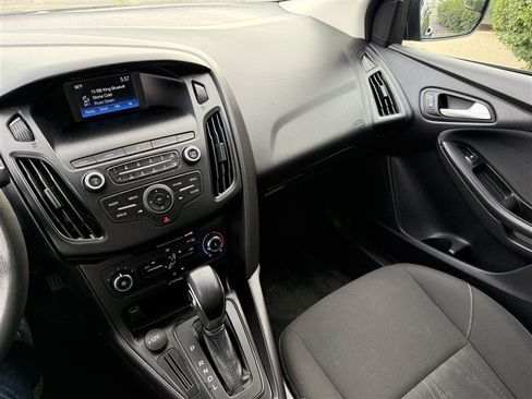 Used 2018 Ford Focus SE FWD image 8