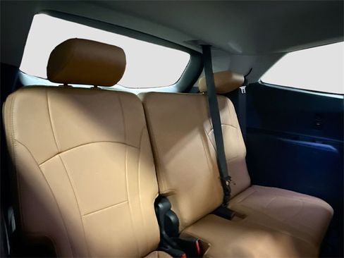 Used 2019 Buick Enclave Essence image 26