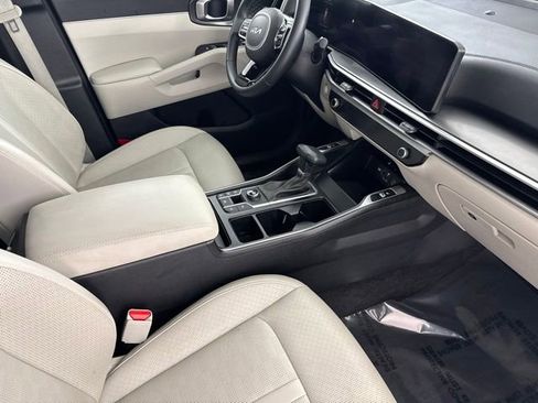 Certified 2025 Kia Sorento S w/ Panoramic Sunroof Package FWD image 23