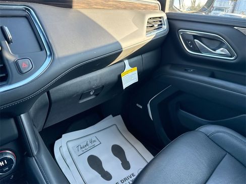 Used 2023 Chevrolet Suburban RST w/ Luxury Package image 36