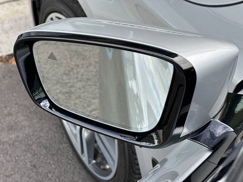 Used 2019 BMW 750i w/ M Sport Package image 9