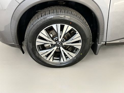 Used 2023 Nissan Rogue SV AWD/4WD image 11