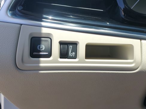 Used 2024 Cadillac XT6 Premium Luxury FWD image 28