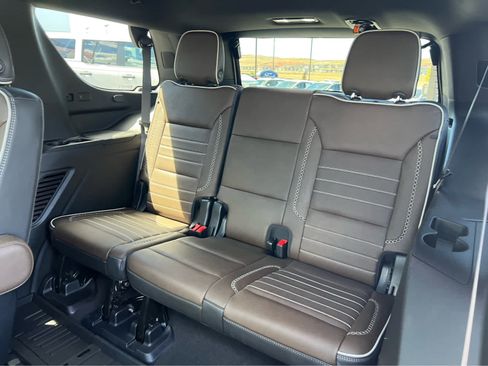 Used 2025 GMC Yukon Denali Ultimate AWD/4WD image 29