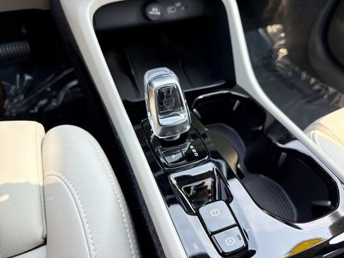 Certified 2024 Volvo XC40 B5 Core AWD/4WD image 25