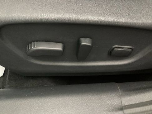 Used 2017 Nissan Rogue SV AWD/4WD image 13