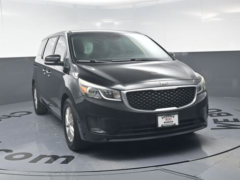 Used 2015 Kia Sedona L image 3