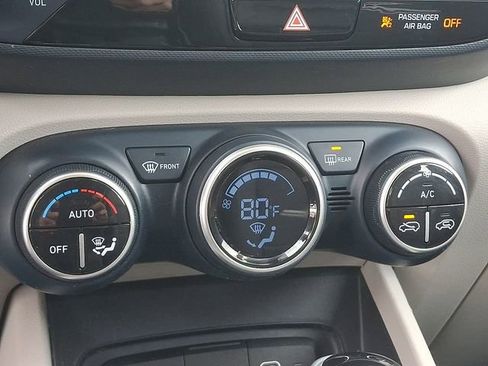 Certified 2023 Hyundai Venue Limited w/ Cargo Package image 15