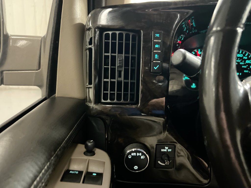 Used 2016 Chevrolet Express 2500 RWD image 18
