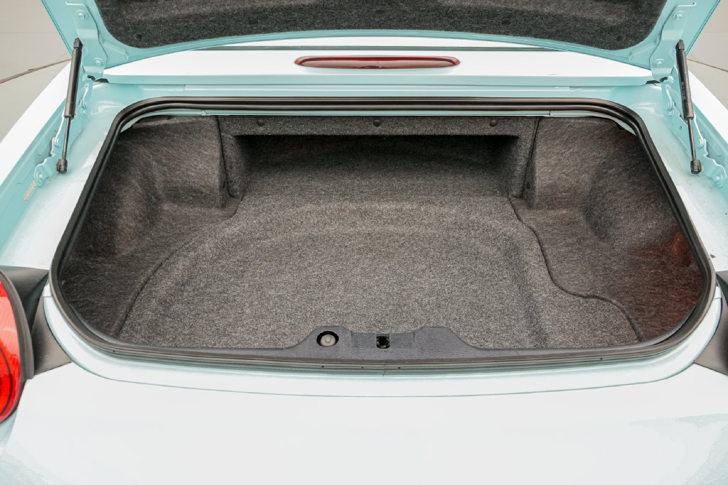 Used 2003 Ford Thunderbird RWD image 31