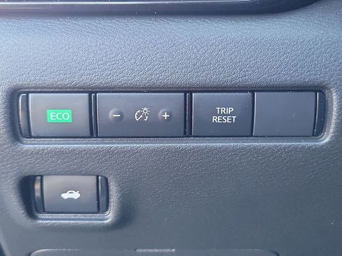 Used 2020 Nissan Sentra SR image 12