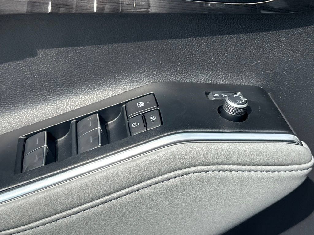 New 2026 Toyota Highlander Platinum AWD/4WD image 8