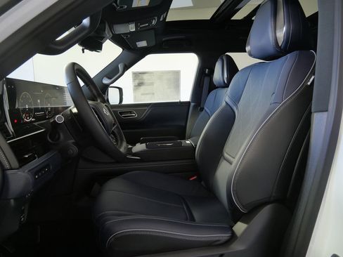 New 2026 INFINITI QX80 4WD image 12