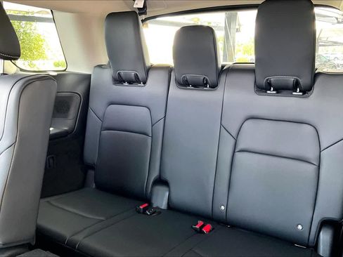New 2026 Nissan Pathfinder SL w/ SL Premium Package (P04) FWD image 20