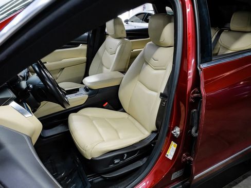 Used 2018 Cadillac XT5 FWD image 36