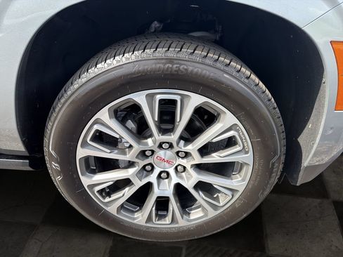 Used 2026 GMC Yukon Denali w/ Sun & Power Step Package AWD/4WD image 11