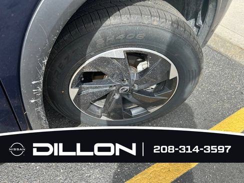 Used 2025 Nissan Rogue SV AWD/4WD image 18