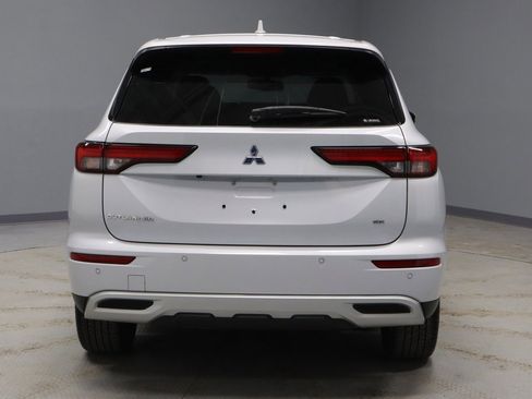 Used 2023 Mitsubishi Outlander SE image 11