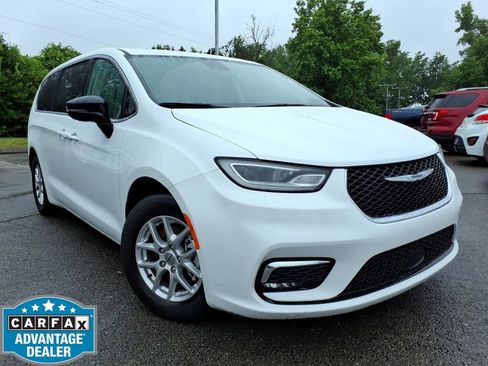 Used 2024 Chrysler Pacifica Touring-L FWD image 1