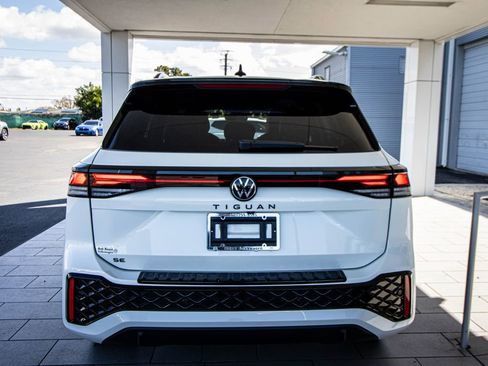 New 2026 Volkswagen Tiguan SE R-Line FWD image 21