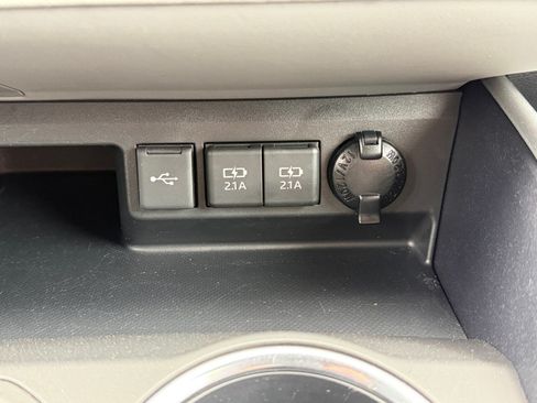 Certified 2021 Toyota Highlander XLE AWD/4WD image 29