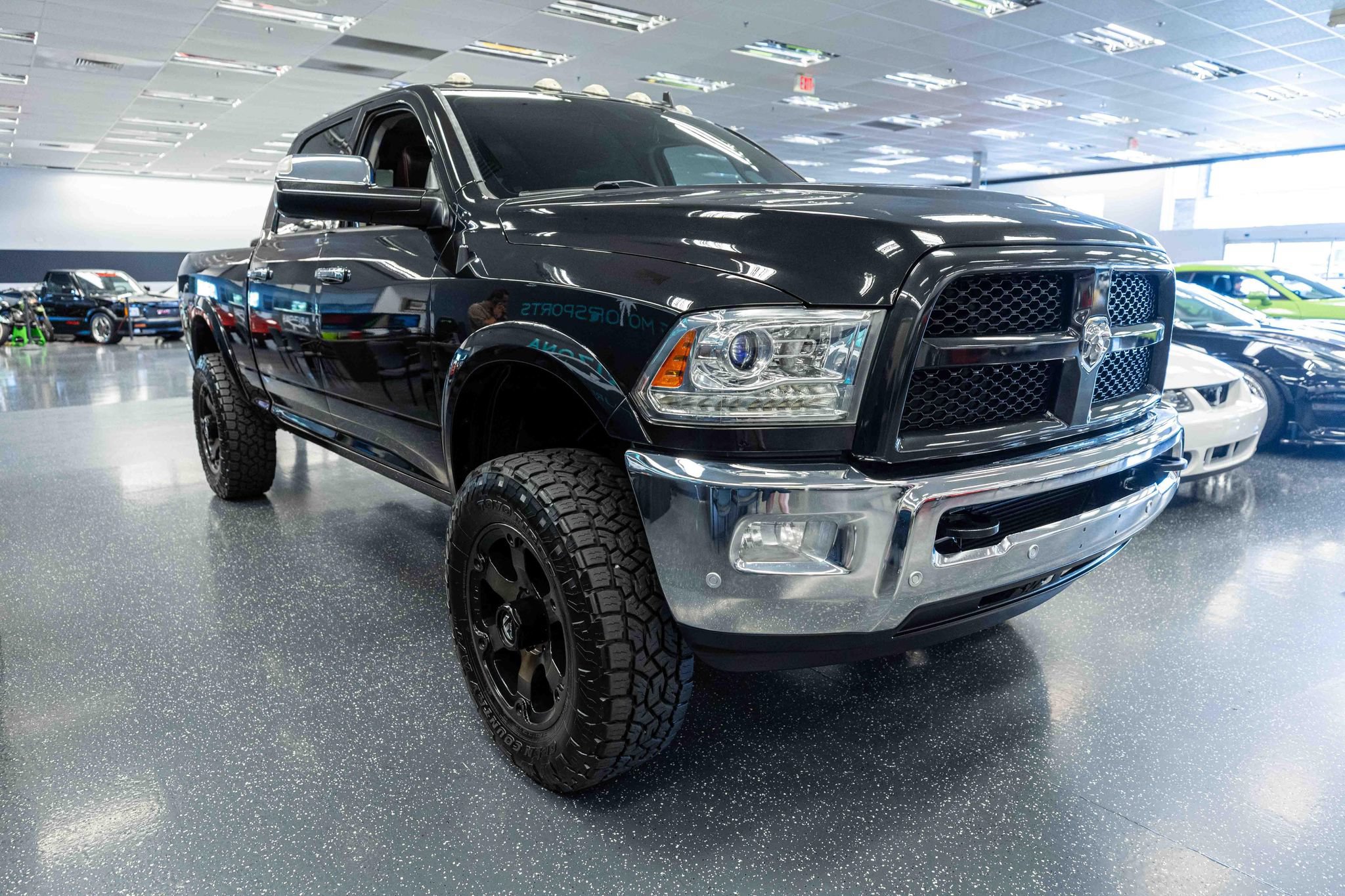 Used 2016 RAM 3500 Laramie Longhorn w/ Convenience Group AWD/4WD image 3