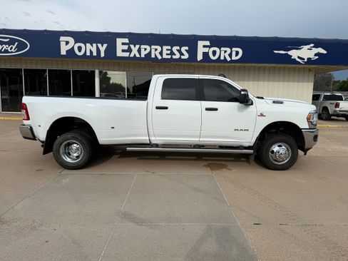 Used 2023 RAM 3500 Big Horn w/ Level 1 Equipment Group AWD/4WD image 2