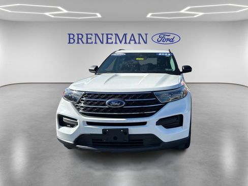 Used 2022 Ford Explorer XLT image 2