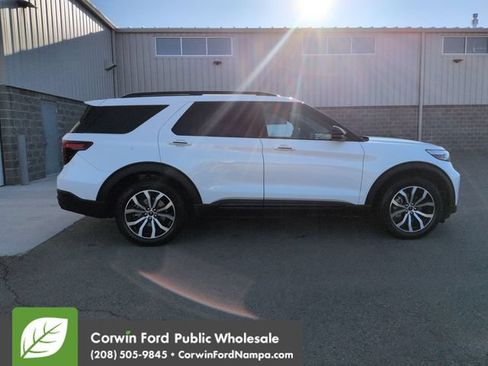 Used 2020 Ford Explorer ST w/ Premium Technology Package AWD/4WD image 2