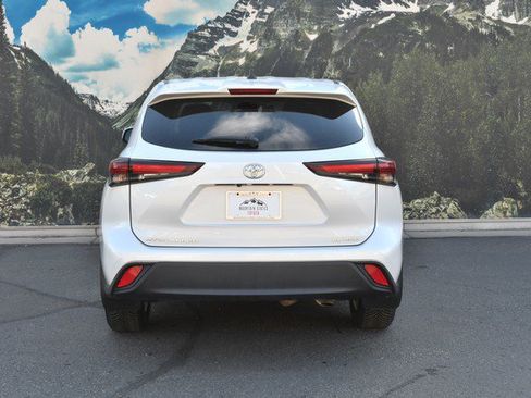 Certified 2025 Toyota Highlander LE AWD/4WD image 10