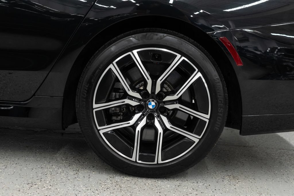Used 2023 BMW 760i xDrive AWD/4WD image 43