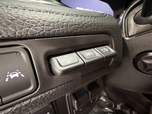 Used 2024 GMC Yukon Denali w/ Advanced Technology Package AWD/4WD image 36