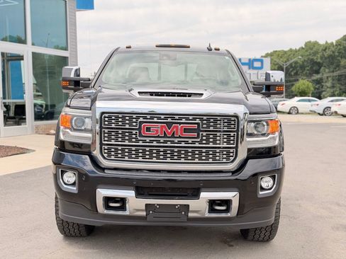 Used 2019 GMC Sierra 2500 Denali w/ Duramax Plus Package AWD/4WD image 4