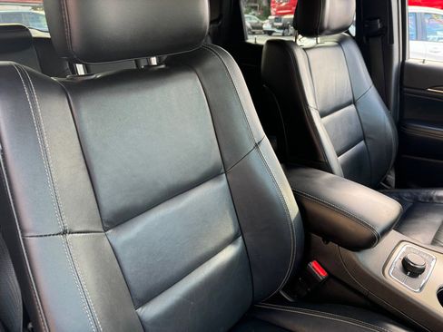 Used 2017 Jeep Grand Cherokee Limited image 3