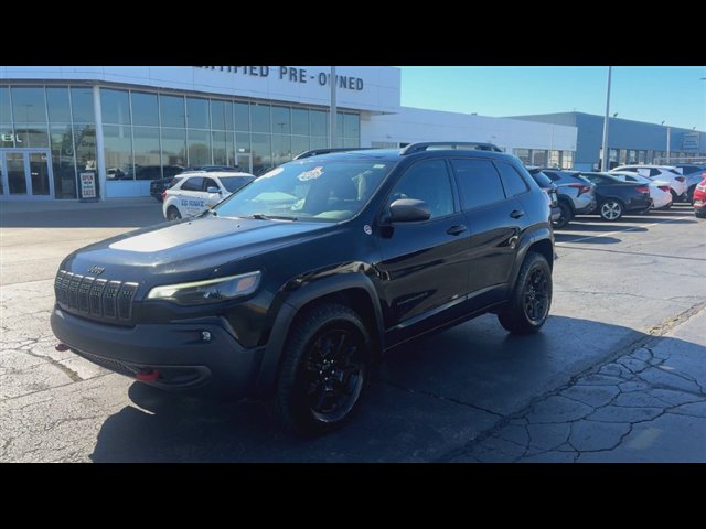 Used 2019 Jeep Cherokee Trailhawk w/ Comfort/Convenience Group AWD/4WD image 4