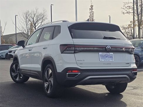 New 2026 Volkswagen Taos SE image 9