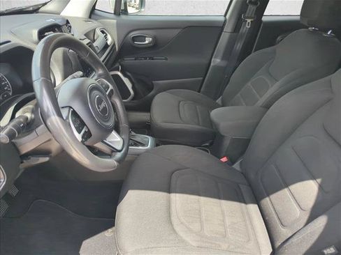 Used 2021 Jeep Renegade Latitude FWD image 14