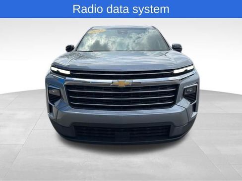 Used 2025 Chevrolet Traverse LT image 8