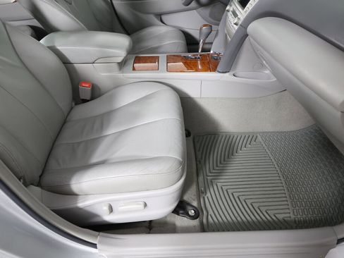 Used 2011 Toyota Camry XLE image 26