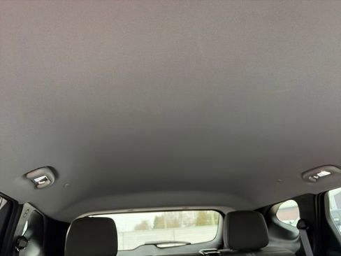 Used 2025 Chevrolet Blazer LT image 23