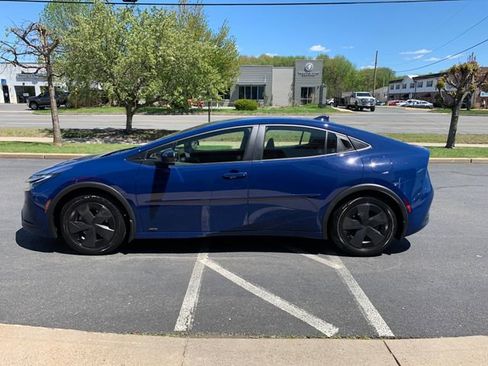 Used 2025 Toyota Prius LE AWD/4WD image 6